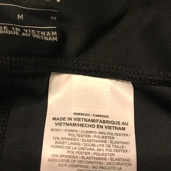 $45 Nike Girls Reflective Black Legging - Picture 7 of 7